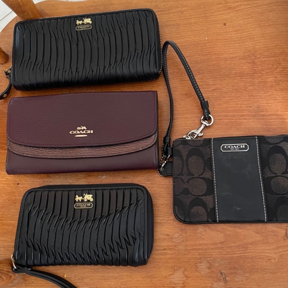 Woman’s Wallets - Picture 5 of 5